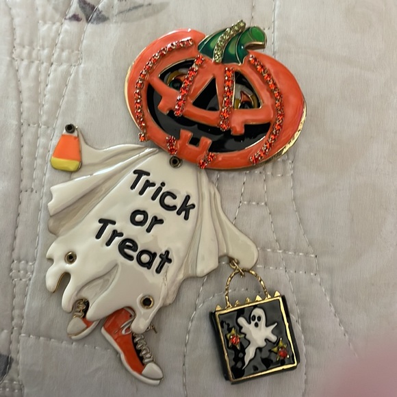 Halloween 🎃 Pin. - Picture 2 of 4